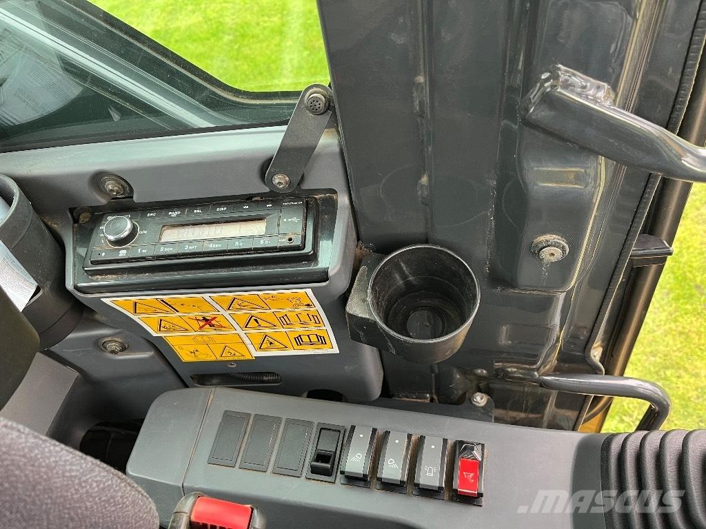 Komatsu PW 118 ホイール式油圧ショベル（パワーショベル・ユンボ・バックホー）