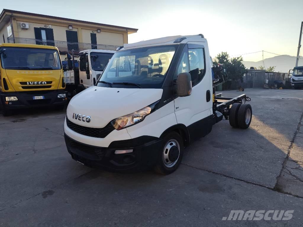 Iveco Daily 35-150 クレーントラック、ユニック車
