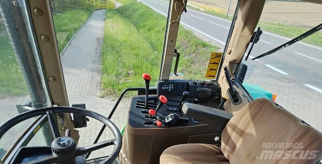 John Deere 6800 トラクター