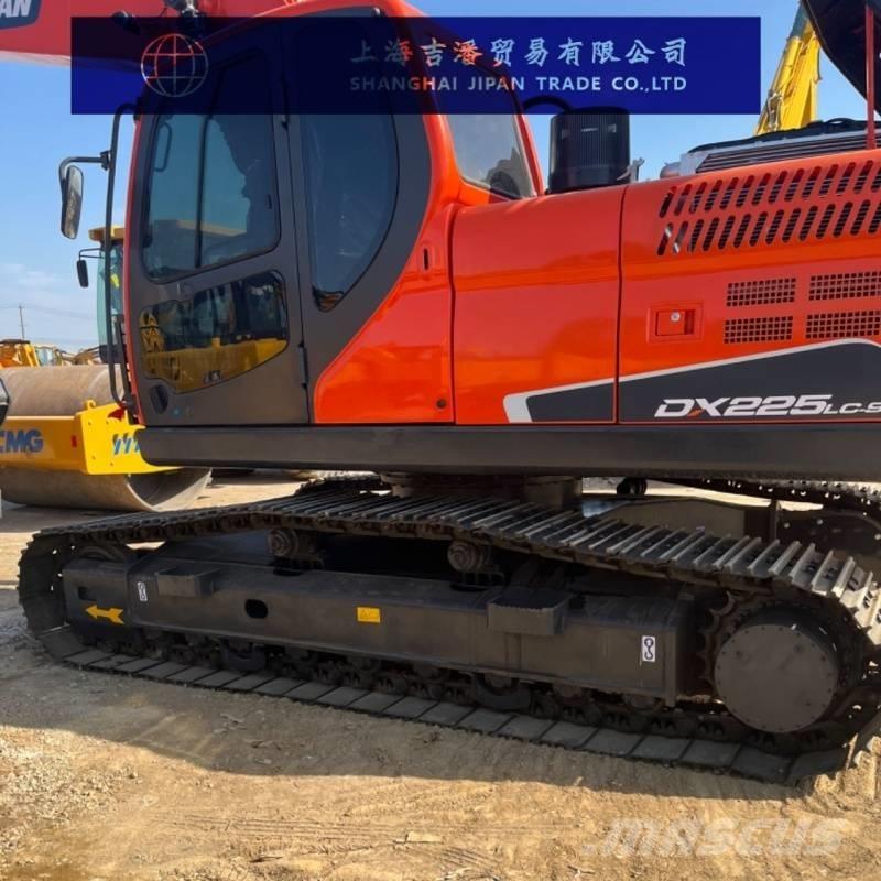 Doosan DX 225 大型油圧ショベル12t以上（パワーショベル・ユンボ）