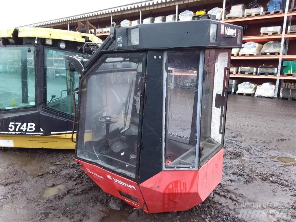 Valmet 911.1 キャビン及び内装