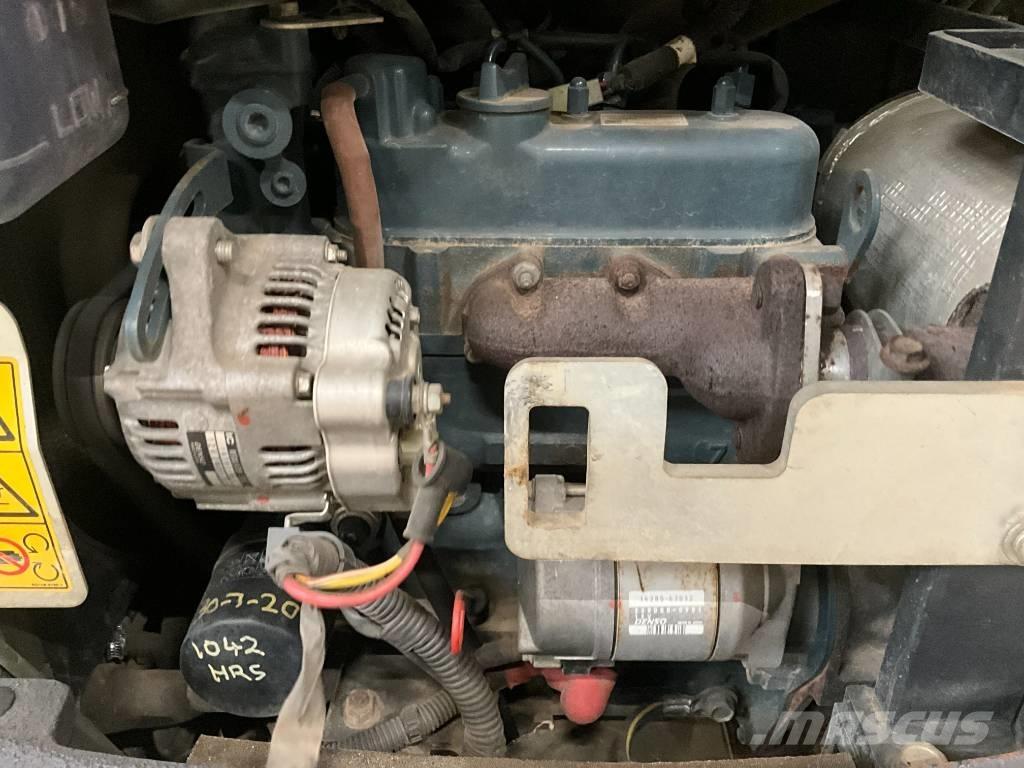 Kubota KX 015-4 ミニ油圧ショベル 7t以下（ミニユンボ・ミニディガー）