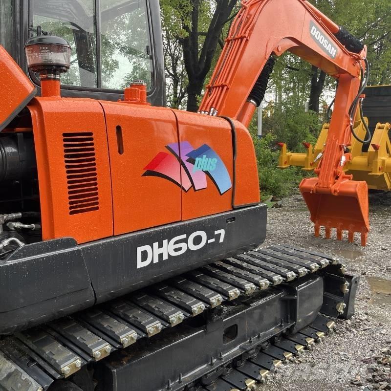Doosan DH 60 ミニ油圧ショベル 7t以下（ミニユンボ・ミニディガー）