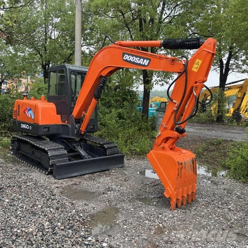 Doosan DH 60 ミニ油圧ショベル 7t以下（ミニユンボ・ミニディガー）