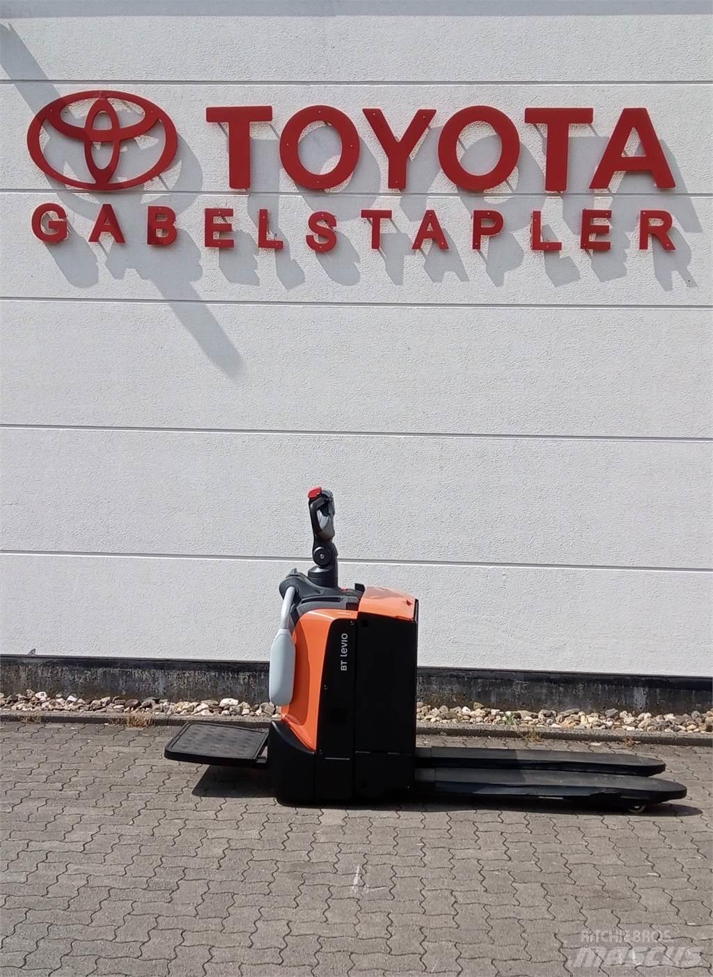 Toyota LPE 220 ローリフト