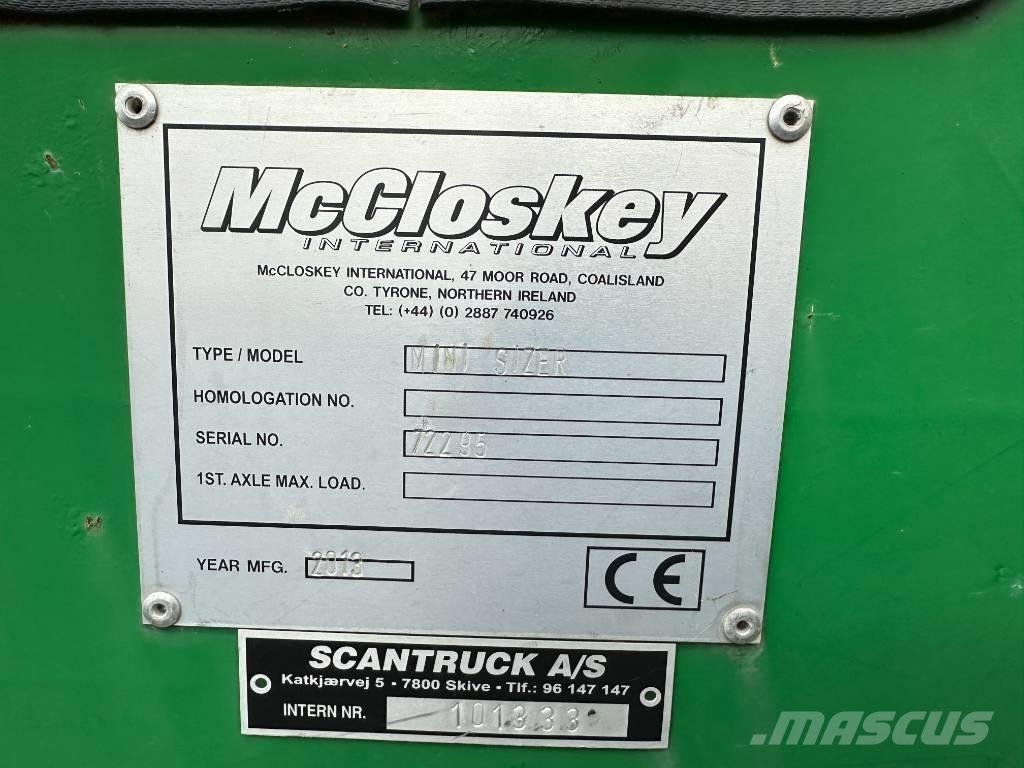 McCloskey MINI SIZER 自走式クラッシャー