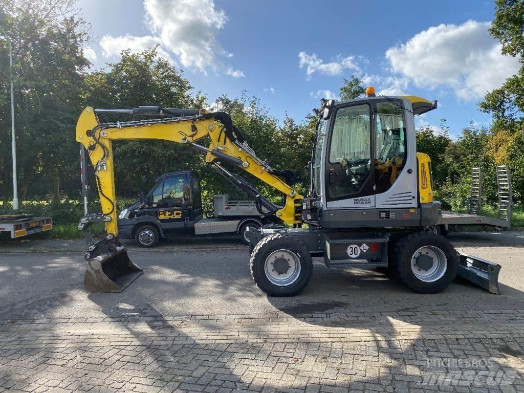Wacker Neuson EW65 ホイール式油圧ショベル（パワーショベル・ユンボ・バックホー）