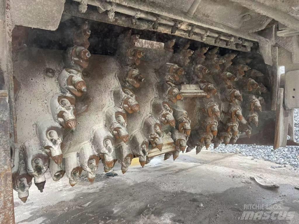 Wirtgen W2000 アスファルトコールドミリングマシーン