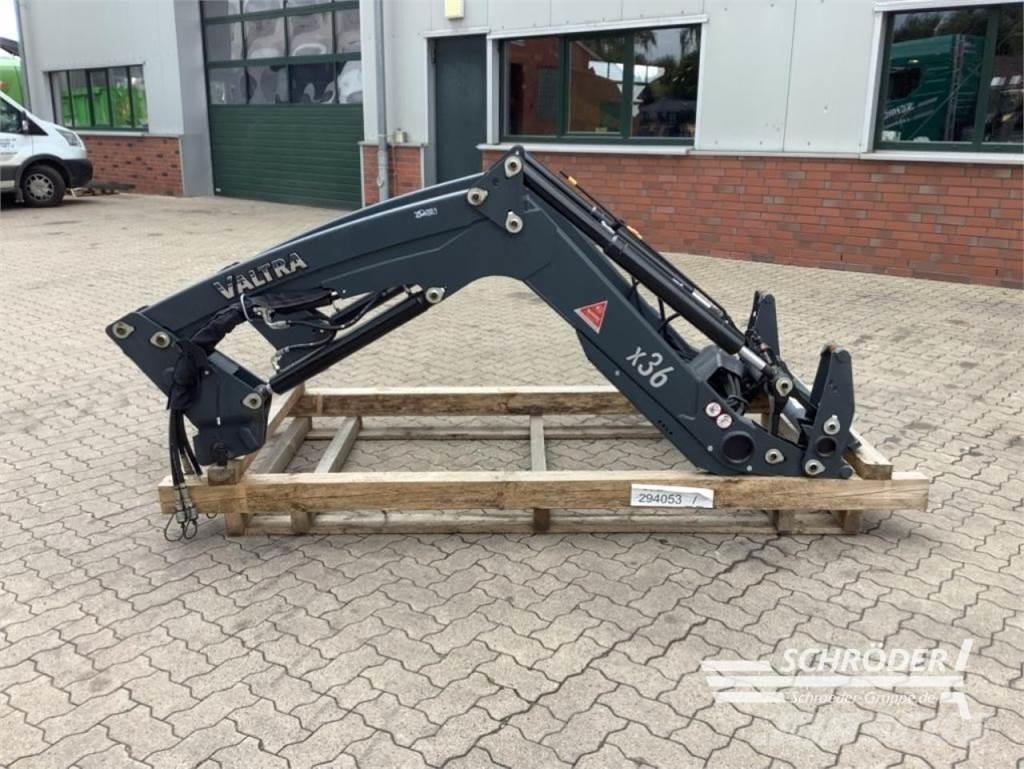 Valtra X36 DM フロントローダーとディガー