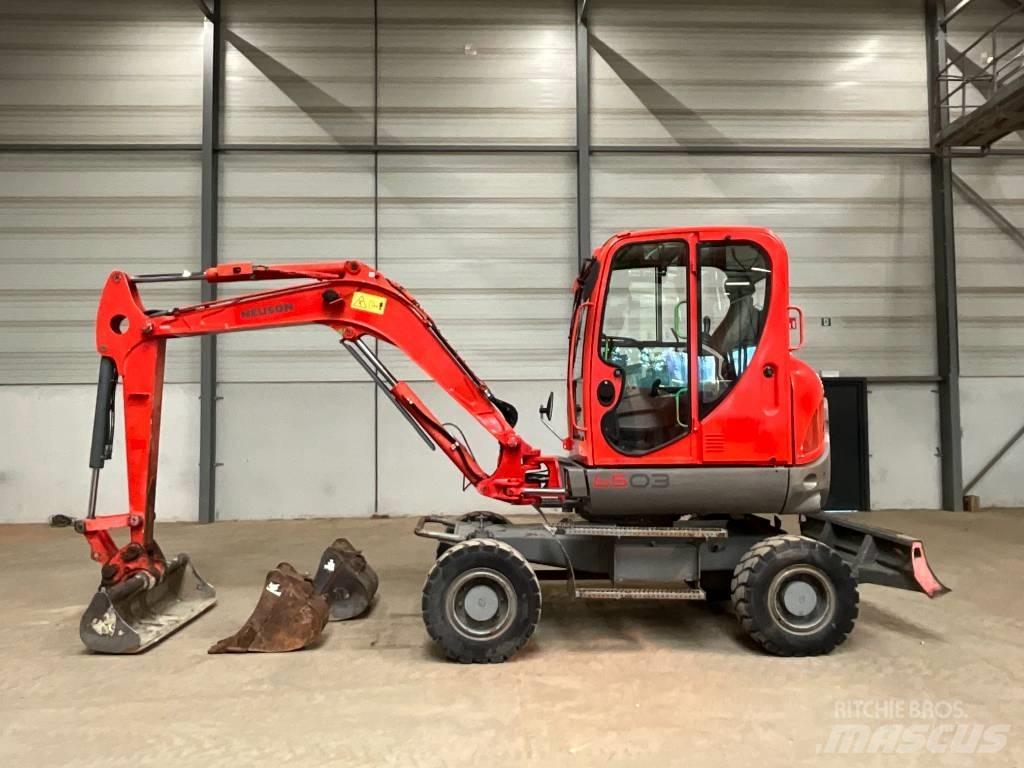 Neuson 6503 WD ホイール式油圧ショベル（パワーショベル・ユンボ・バックホー）