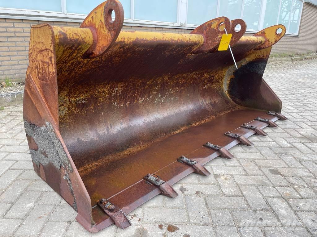 CAT Backhoe bucket バケット