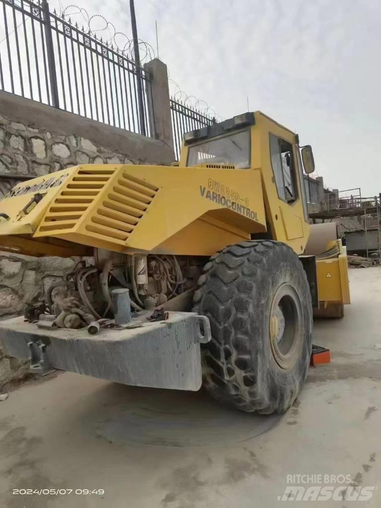Bomag bw225d-3 振動ローラ