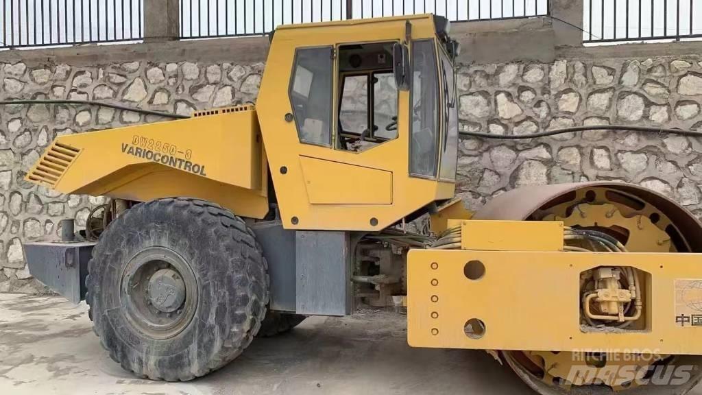 Bomag bw225d-3 振動ローラ