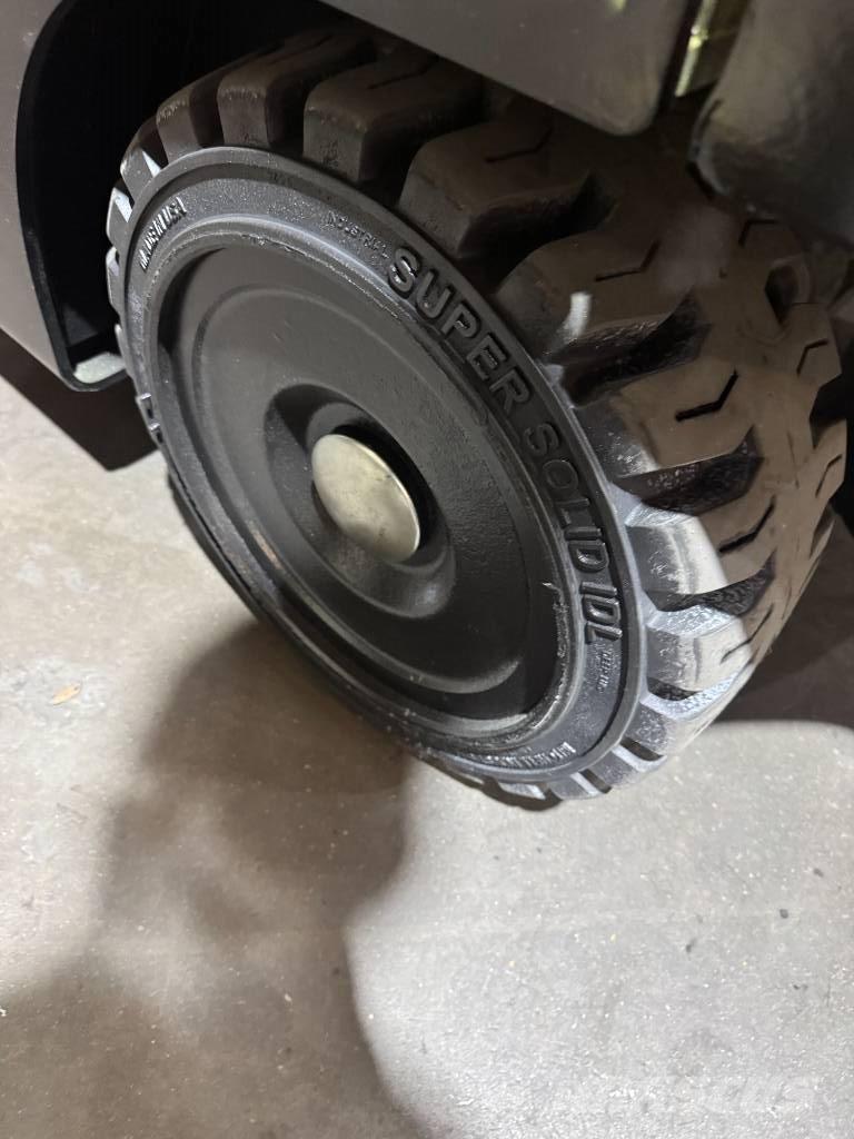 Hyster E 120 XN バッテリーフォークリフト