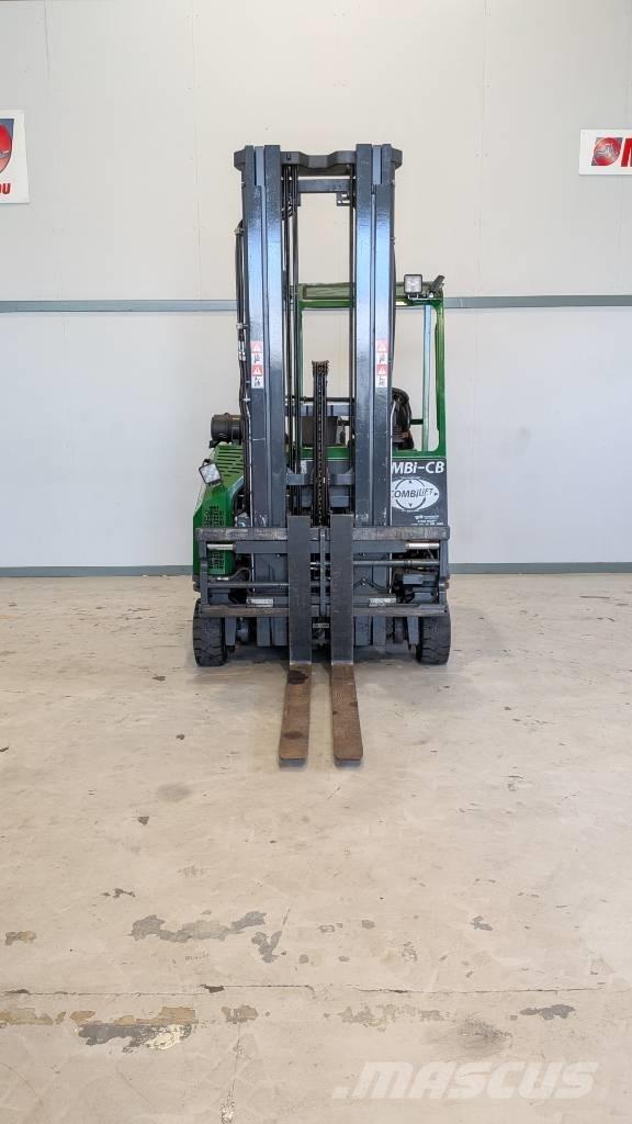 Combilift CB 3000 全方向リーチ型フォークリフト