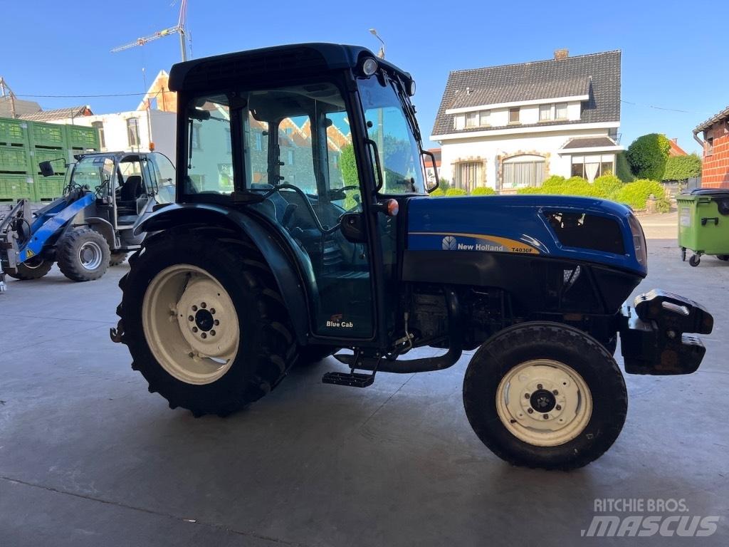 New Holland T4030F トラクター