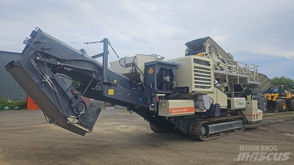 Metso LT 300 HP 自走式クラッシャー