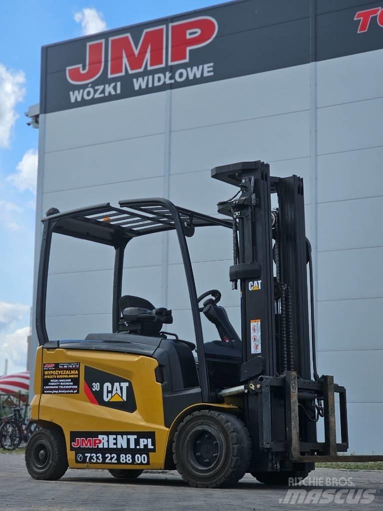 CAT EP 30 CN バッテリーフォークリフト