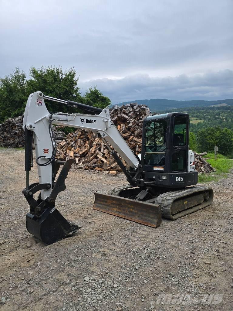 Bobcat E45 ミニ油圧ショベル 7t以下（ミニユンボ・ミニディガー）