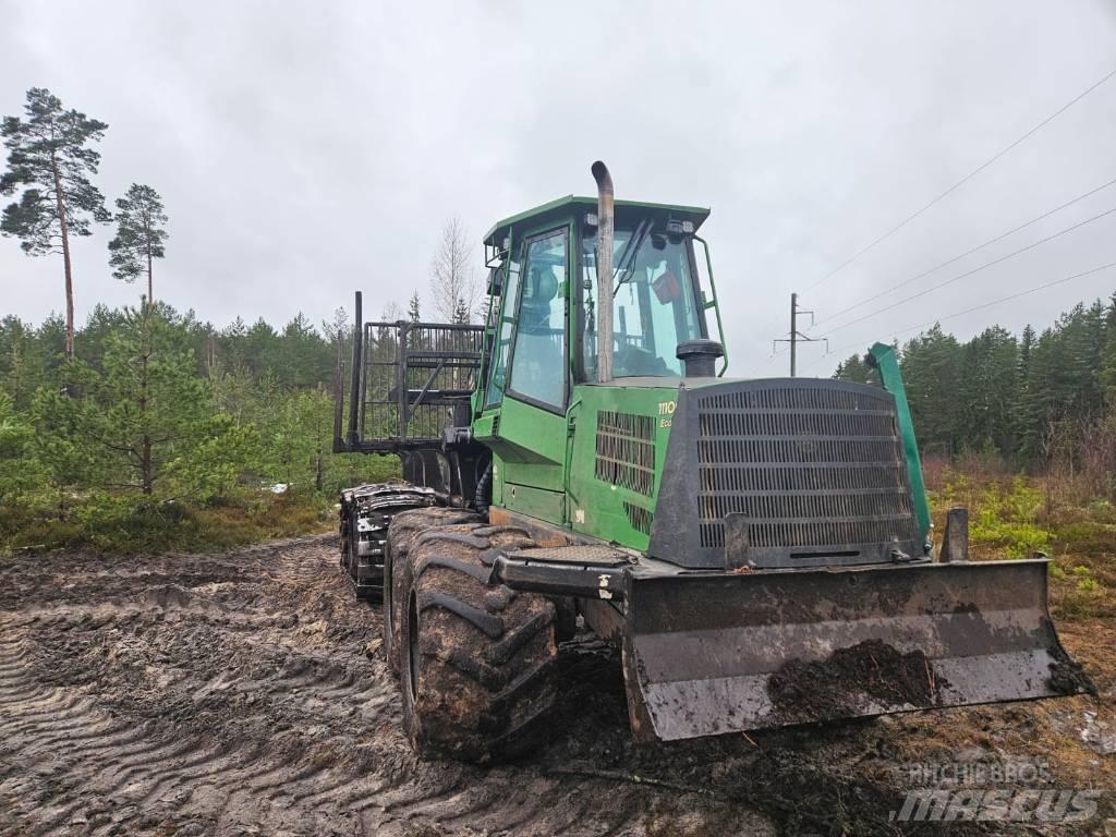 John Deere 1110 D フォワーダー