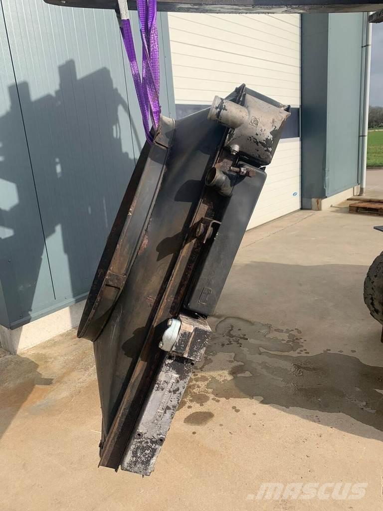 Liebherr A932 ラジエター