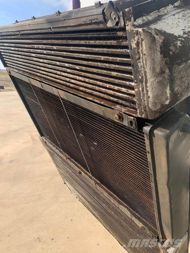 Liebherr A932 ラジエター