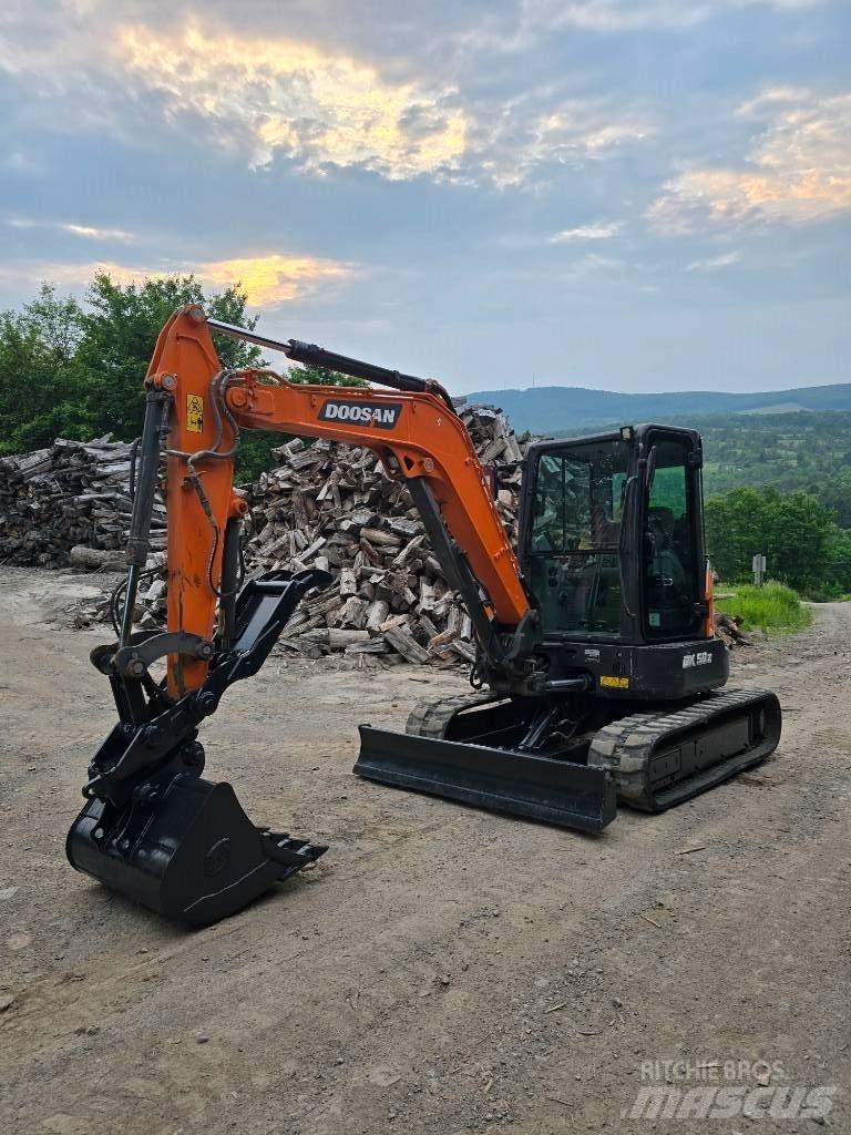 Doosan DX 50 Z ミニ油圧ショベル 7t以下（ミニユンボ・ミニディガー）