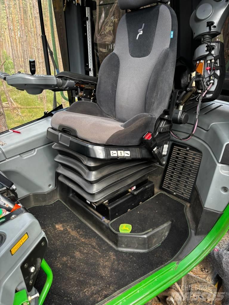 John Deere 1170 E ハーベスター