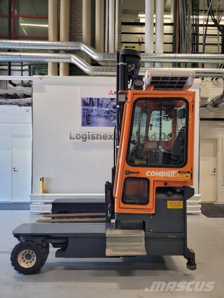Combilift C 4000 全方向リーチ型フォークリフト