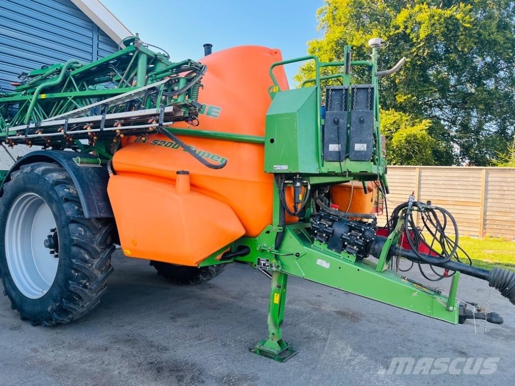 Amazone UX 5200 牽引型スプレイヤー