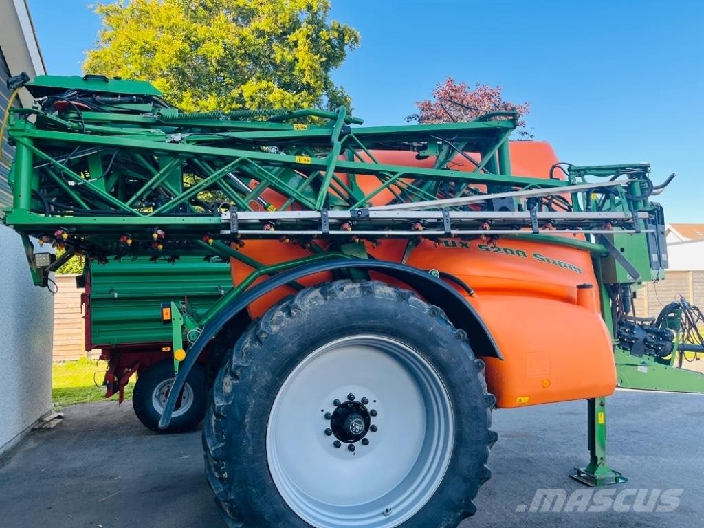 Amazone UX 5200 牽引型スプレイヤー