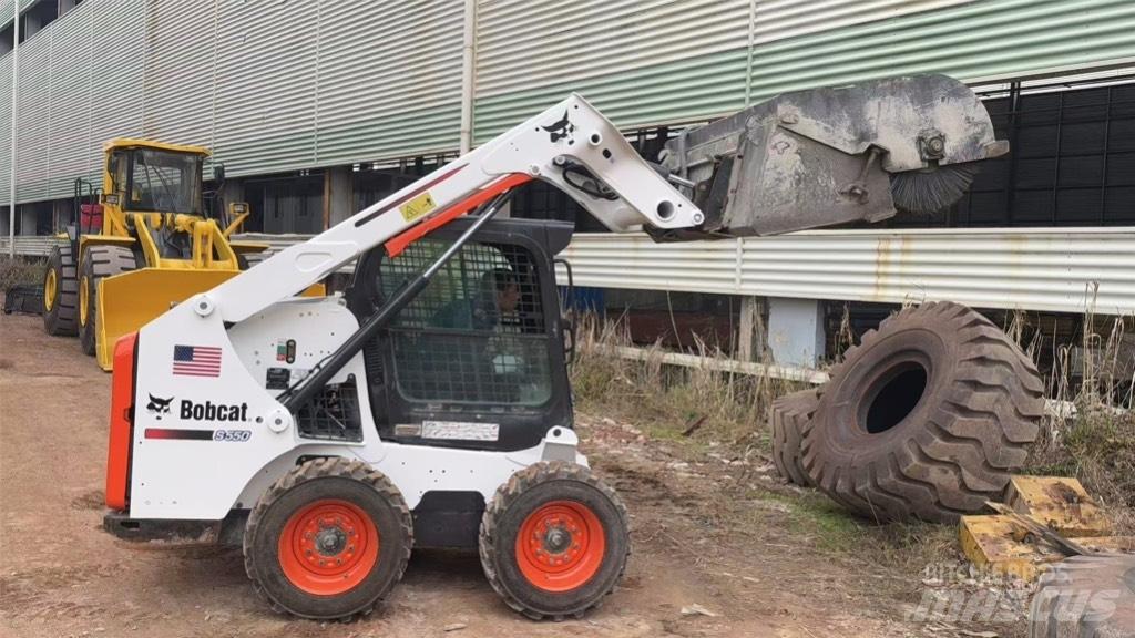 Bobcat S 550 スキッドステアローダー