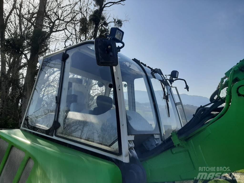 Menzi Muck A91 4x4 特殊油圧ショベル