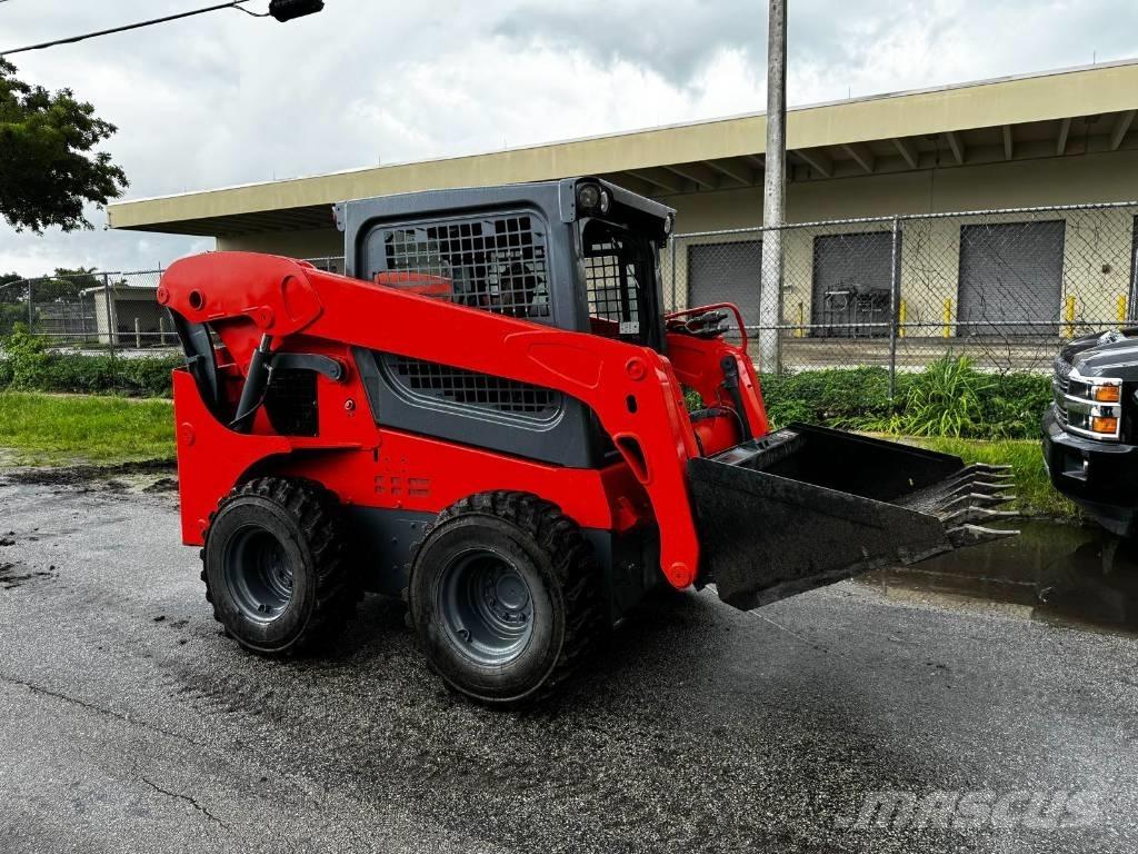 Kubota SSV 75 スキッドステアローダー