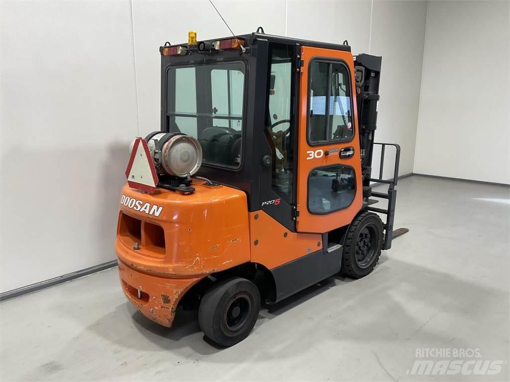 Doosan G30E-5 LPGフォークリフト