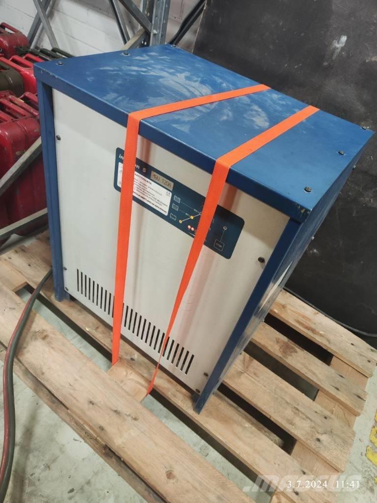 Atlet UNS 200 D リーチフォークリフト