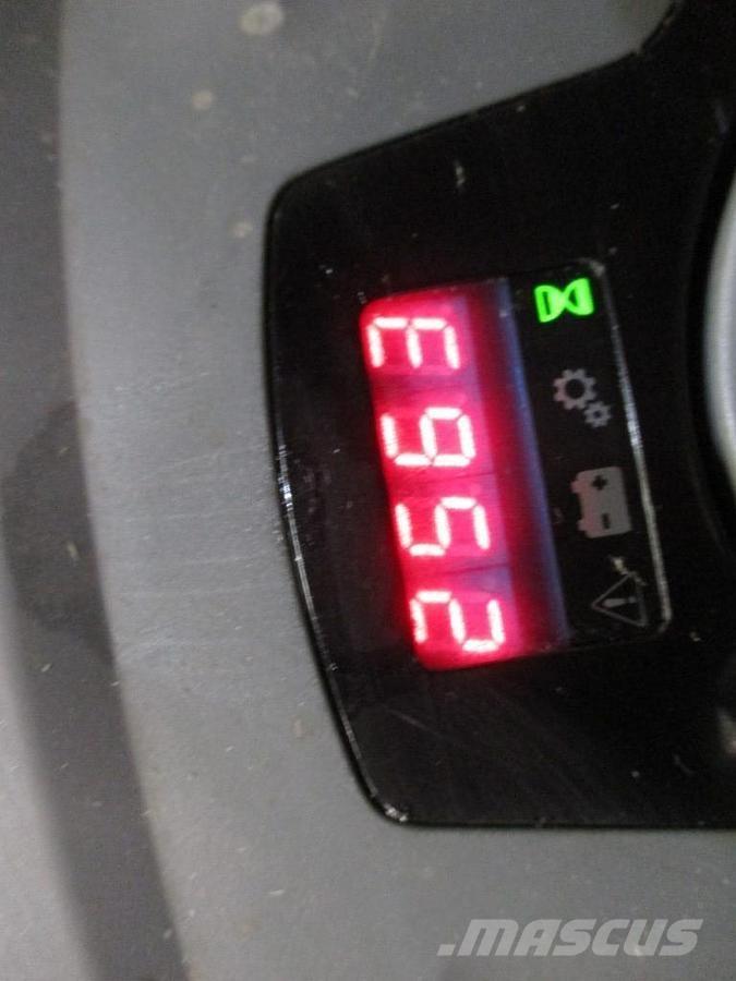 Toyota SPE120 ローリフトとプラットフォーム