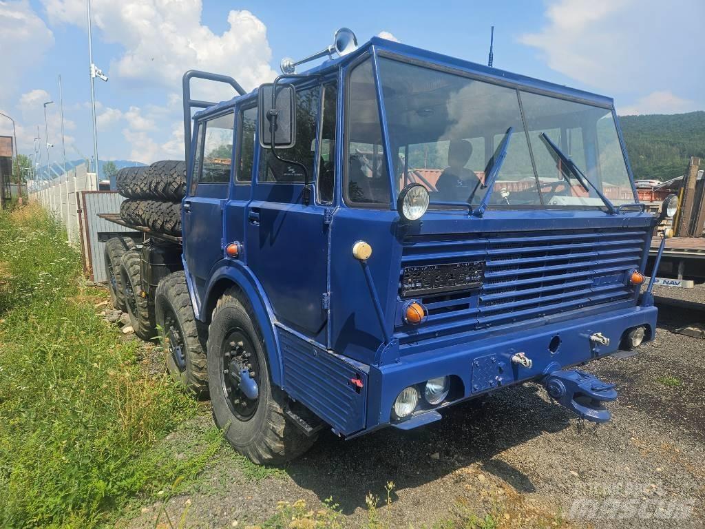 Tatra 813 8x8 KOLOS キャブ付きシャーシ