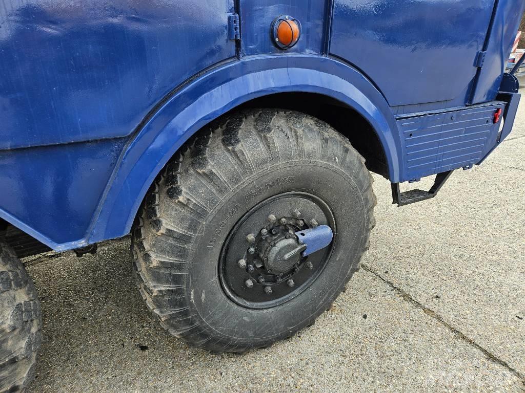 Tatra 813 8x8 KOLOS キャブ付きシャーシ