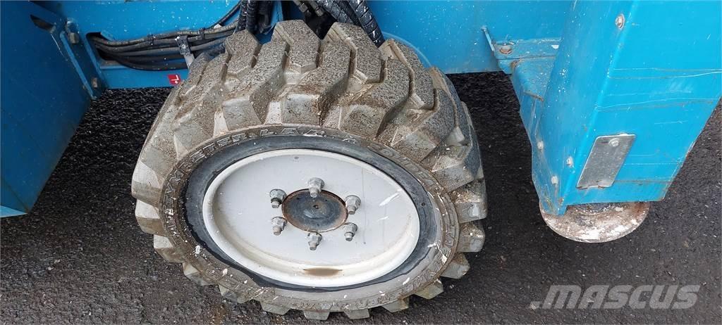  CX15, 4x4 シザースリフト