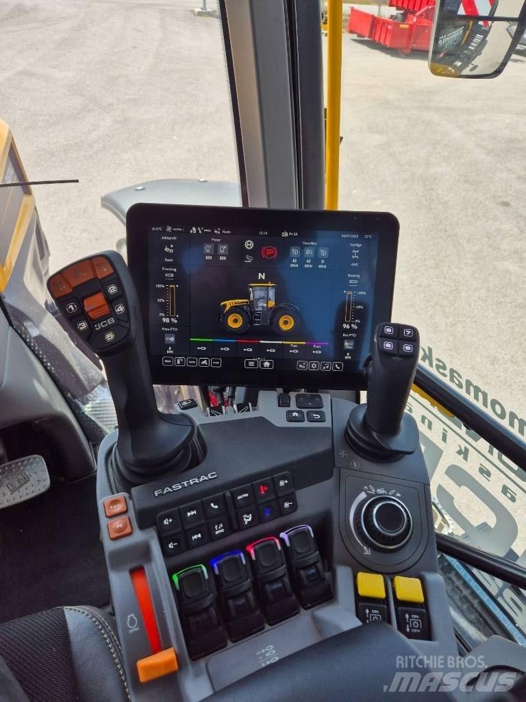 JCB Fastrac 4220 トラクター