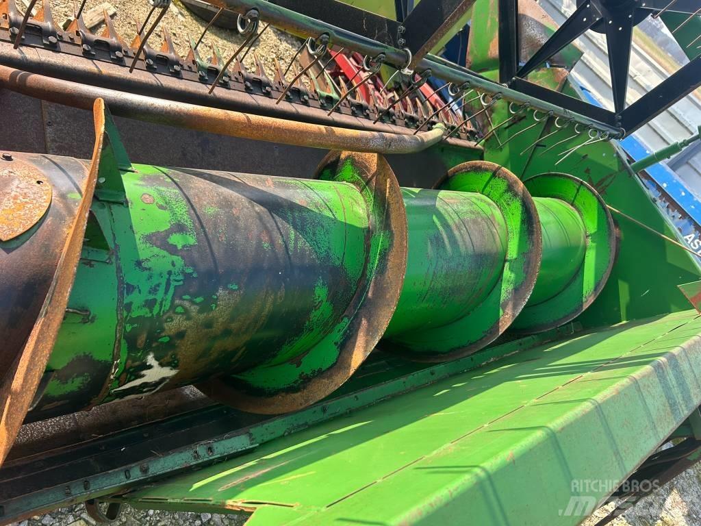 John Deere 2256 コンバイン