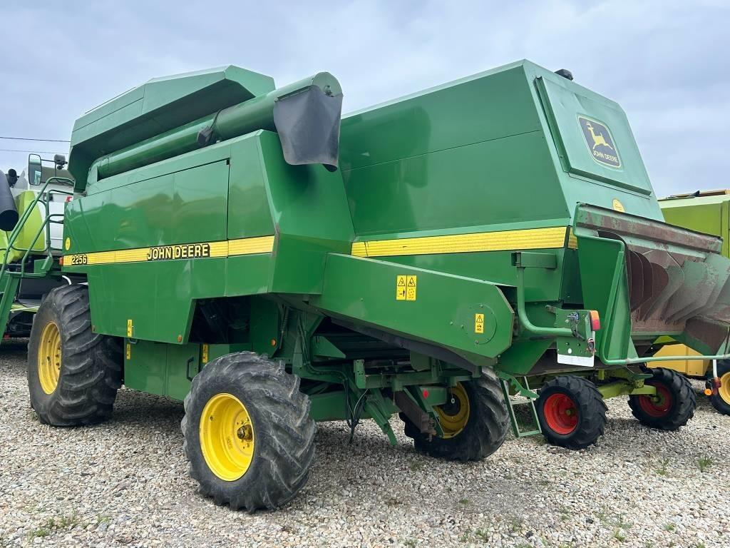 John Deere 2256 コンバイン