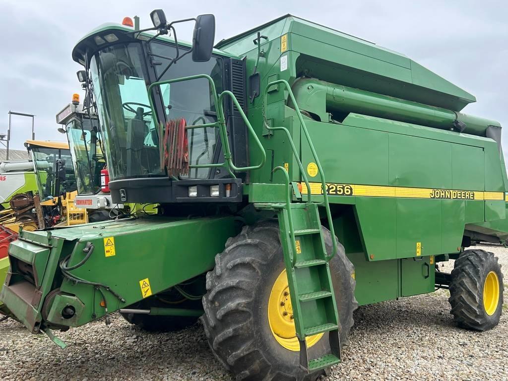 John Deere 2256 コンバイン
