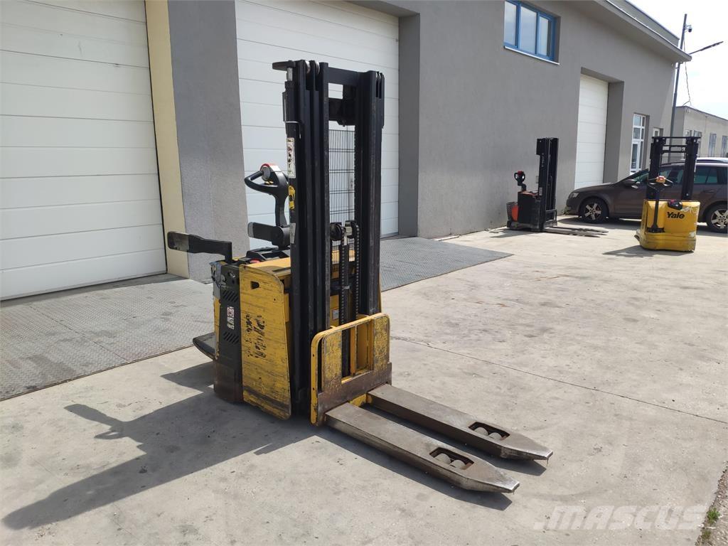 Yale MS15X IL 自走式スタッカー