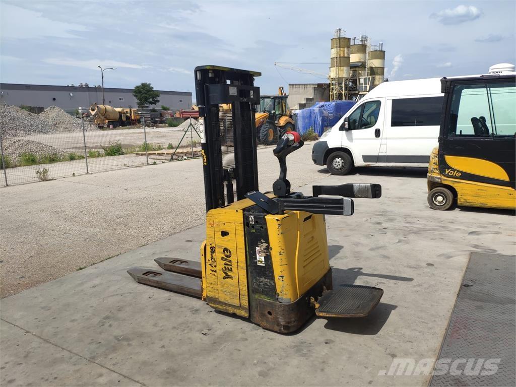 Yale MS15X IL 自走式スタッカー
