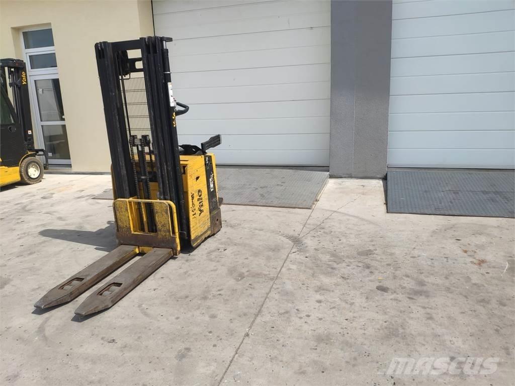 Yale MS15X IL 自走式スタッカー