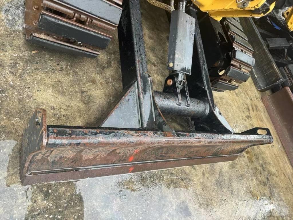 CAT 303 E CR 大型油圧ショベル12t以上（パワーショベル・ユンボ）