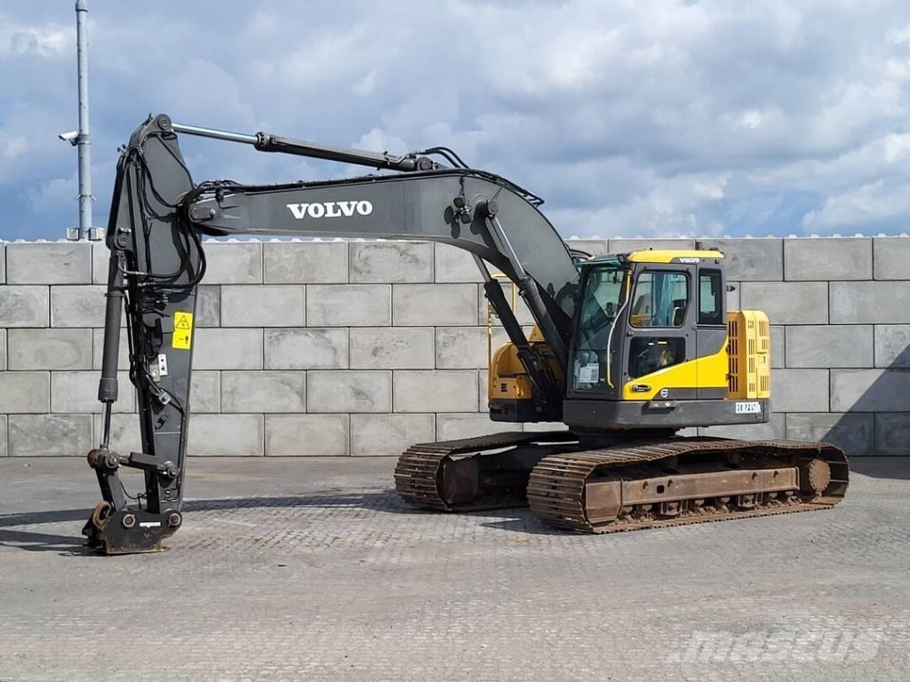 Volvo ECR 235 DL 大型油圧ショベル12t以上（パワーショベル・ユンボ）