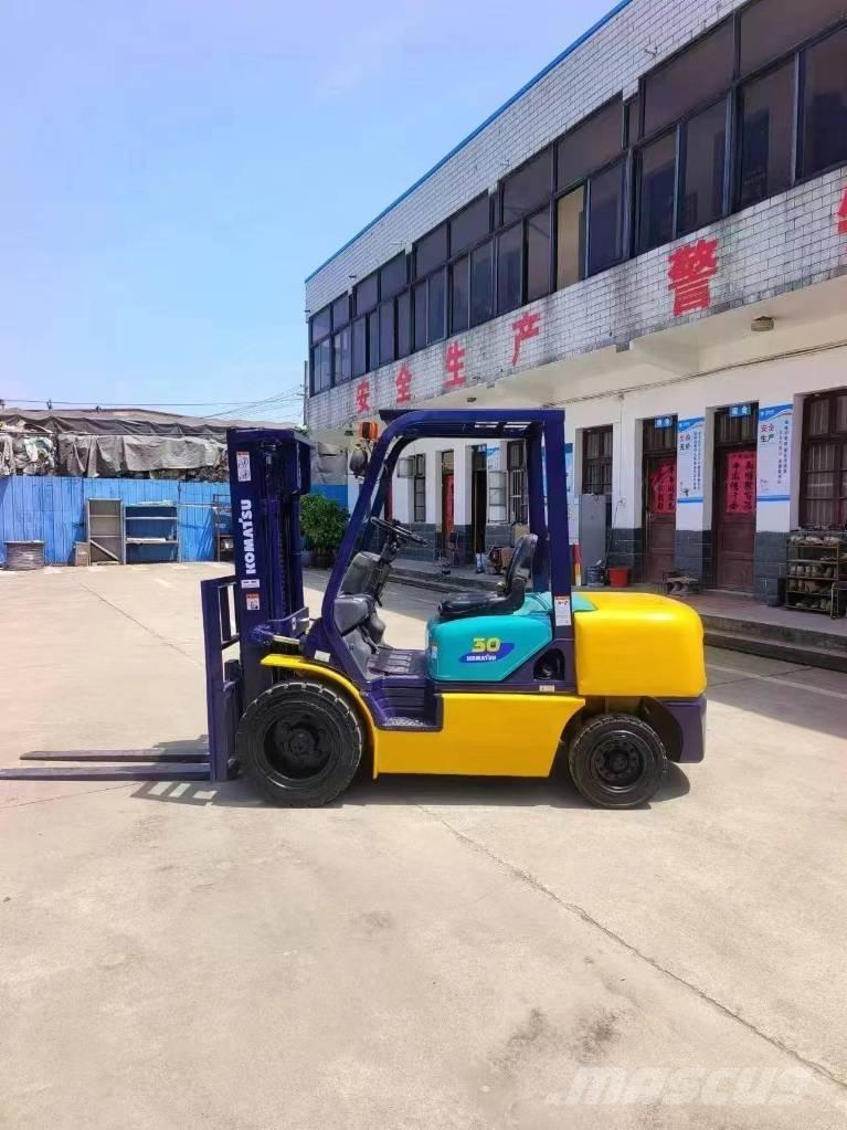Komatsu FD 30 ディーゼル・軽油